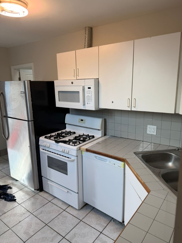 Building Photo - 1726 N Artesian Ave