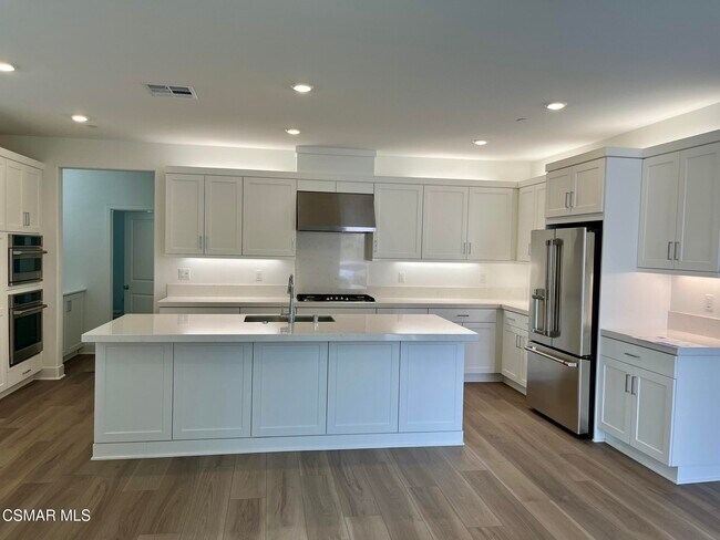 Building Photo - 740 Edward Scholle Dr