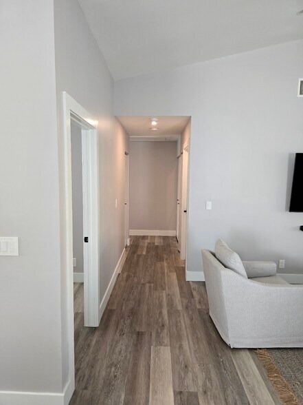 Building Photo - 10367 S Circle Lake Dr