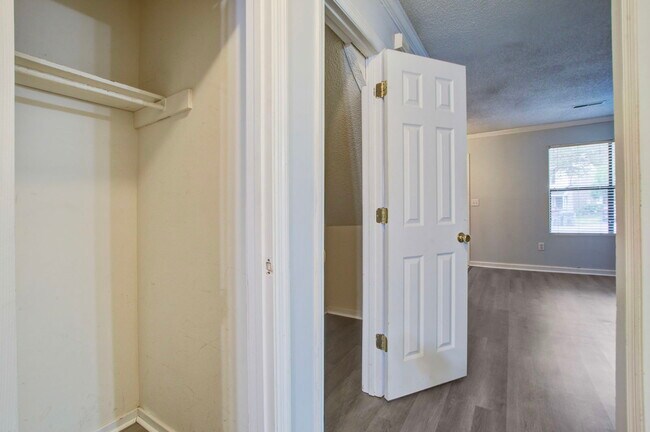 Building Photo - 6280 Lucille Dr