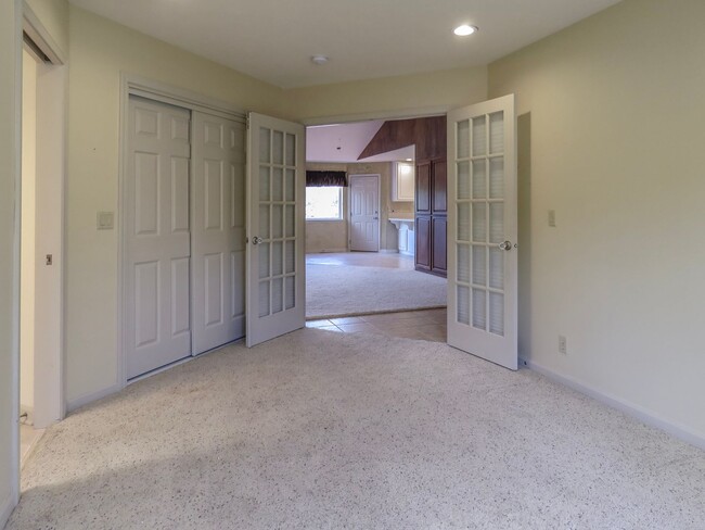 Building Photo - ** Beautiful Spacious 4 Bedroom 3 Bath Hom...