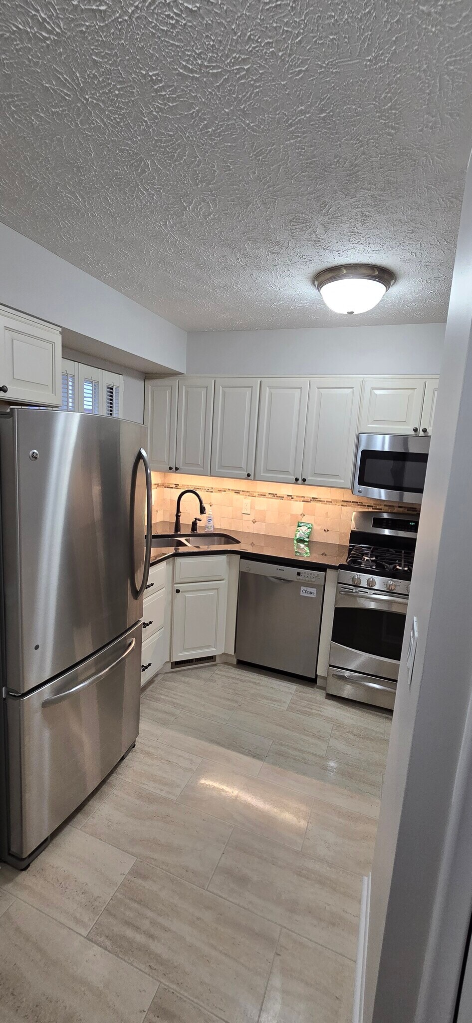 Building Photo - 757 Island Ct