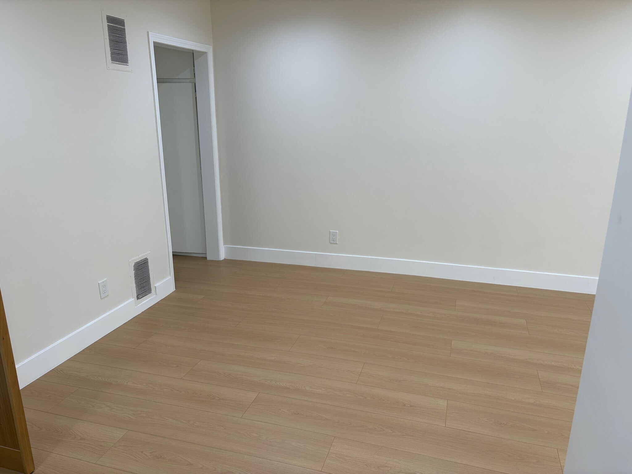 Building Photo - 1242 N New Hampshire Ave