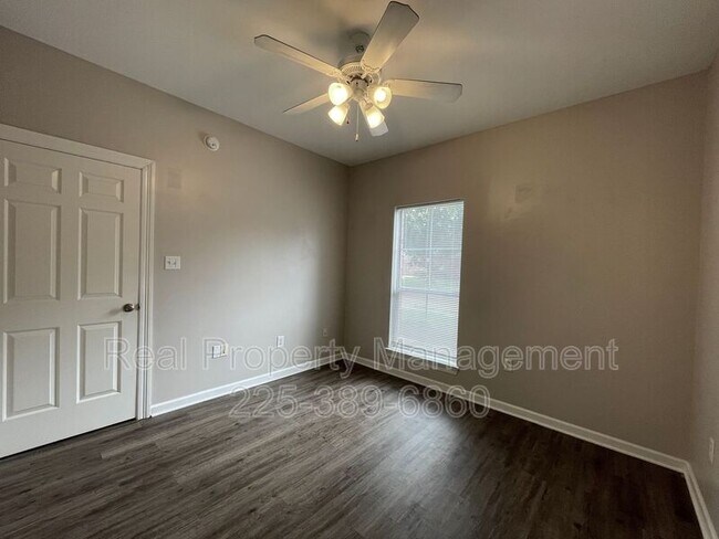 Building Photo - 5630 Arialo Dr