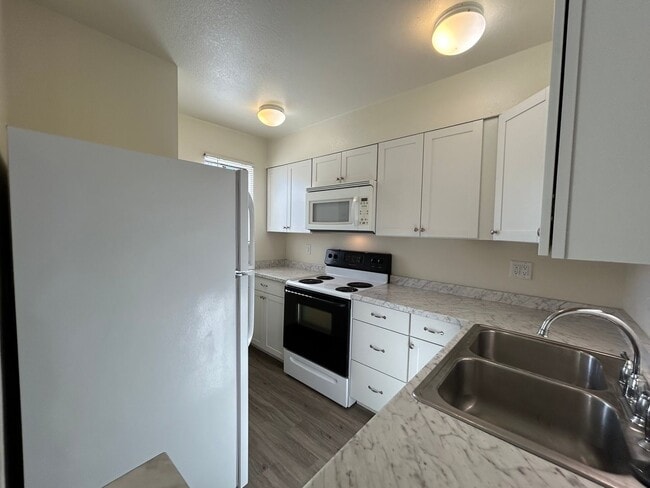 Building Photo - $800 Off First Month! Fort Collins Condo for Rent – Updated and Move-In Ready
