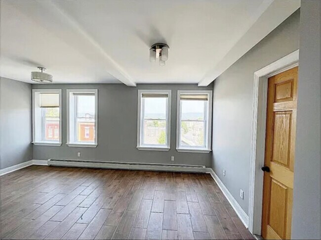 Building Photo - 674 Bleecker St