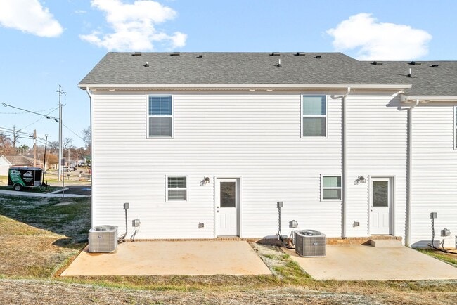 Building Photo - 919 Martin St