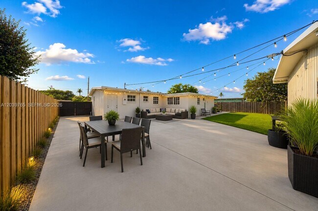 Building Photo - 10731 SW 51st Dr