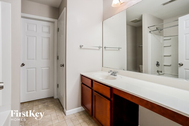 Building Photo - 1027 Glengarry Dr