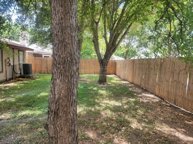 Building Photo - 21023 Western Valley Dr