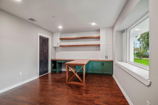 Building Photo - 11215 Sageway Dr