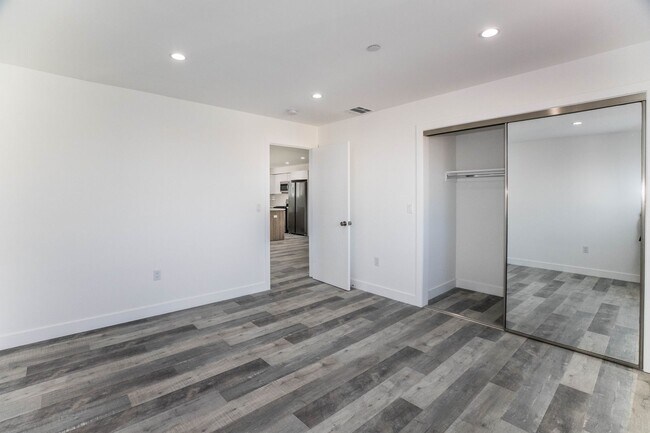 Building Photo - 543 N Virgil Ave