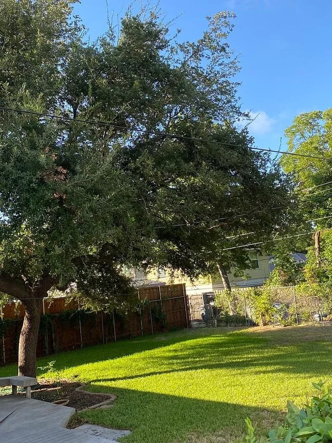 Building Photo - 431 Hambrick Rd