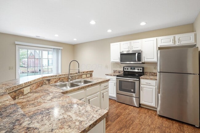 Building Photo - 5004 Stratford Pine Ln