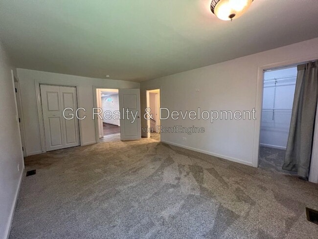 Building Photo - 2 Hiawatha Dr