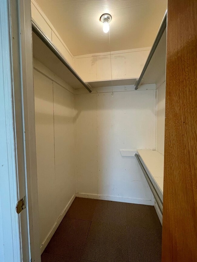 Building Photo - 310 S B St