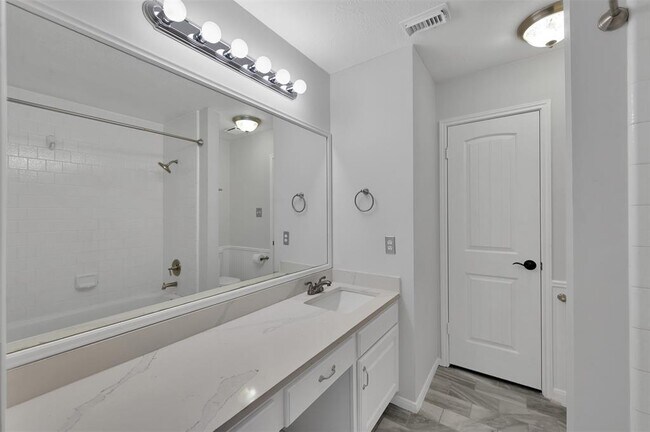 Building Photo - 12652 Pine Bush Dr