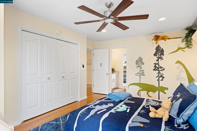 Building Photo - 3040 Stonegate Dr