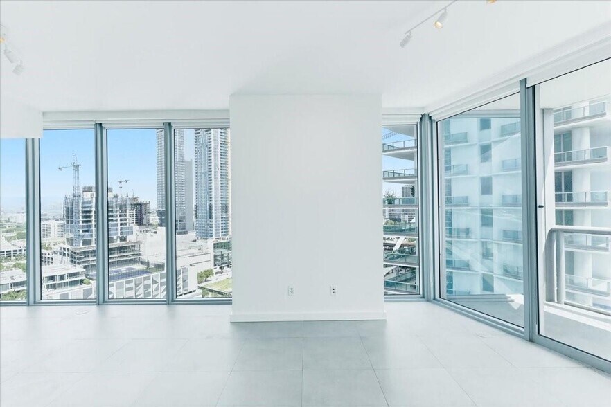 Building Photo - 888 Biscayne Blvd