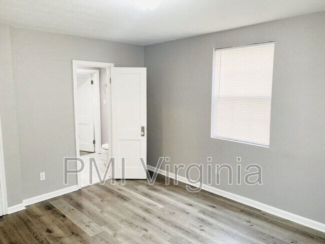 Building Photo - 3105 Brighton St