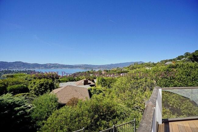 Building Photo - 3 Bartel Ct