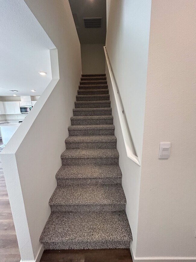 Building Photo - $500 MOVE IN SPECIAL OFF FIRST MONTHS RENT