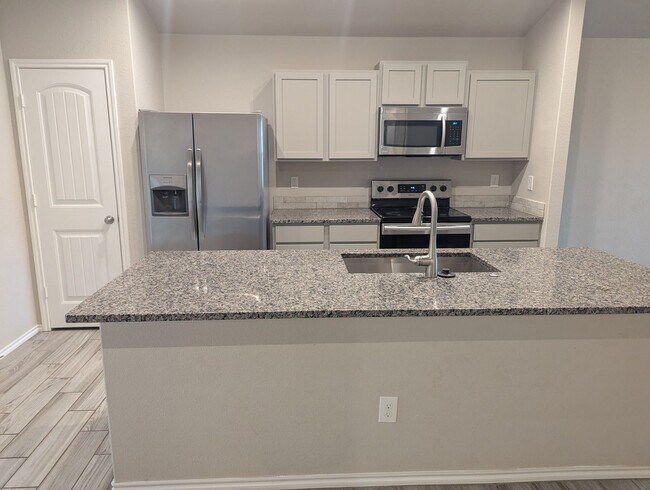 Building Photo - Beautiful Maintained home in Bellfarms