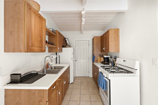 Building Photo - 139 W Canada