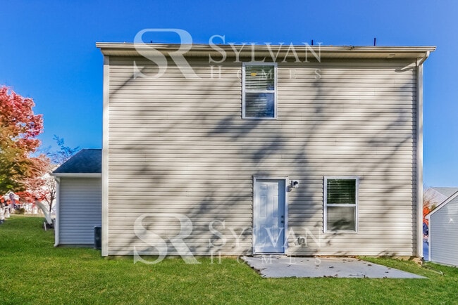 Building Photo - Don't miss out on this charming 3BR 2.5BA home