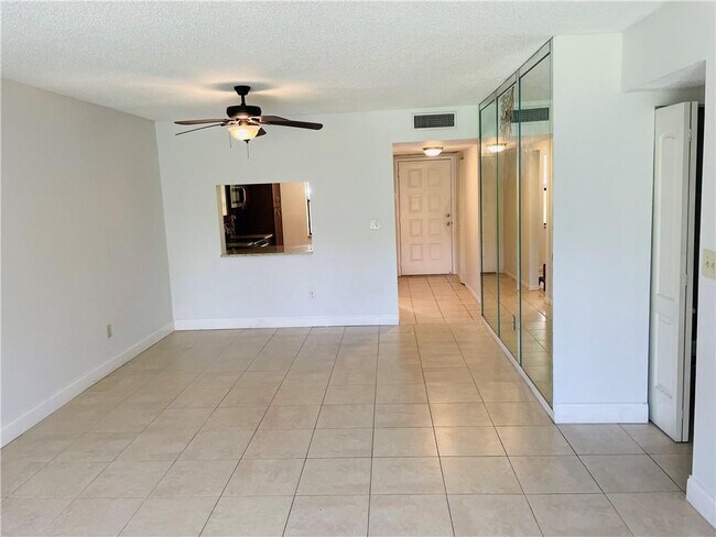Building Photo - 2900 NW 42nd Ave