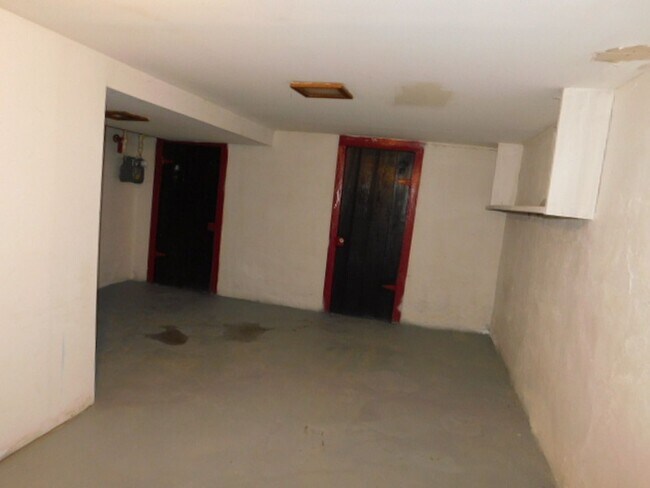 Building Photo - 3100-3102 Linden Avenue