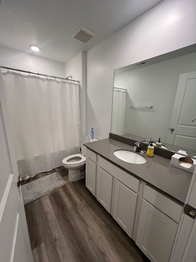 Building Photo - Long Valley Gem! $500 Move in Credit in December!