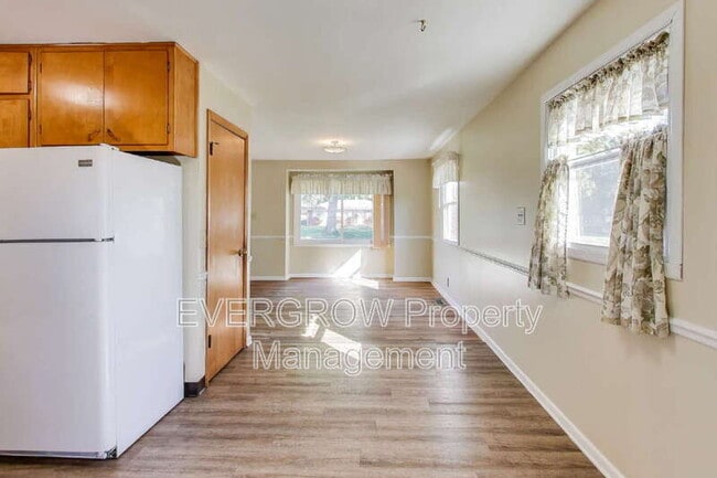 Building Photo - 705 Orchard Ln