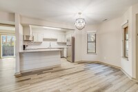 Building Photo - Fully Renovated 2-Bed Condo in Lake Wylie ...