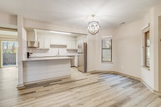 Building Photo - Fully Renovated 2-Bed Condo in Lake Wylie Woods – Prime Location with Community Amenities! $1,850...