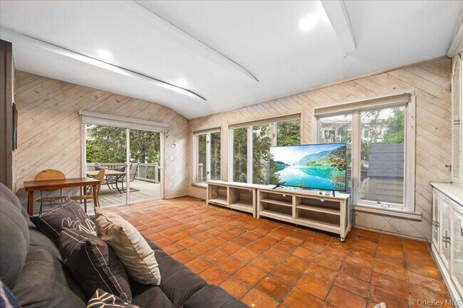 Building Photo - 1127 Fordham Ln