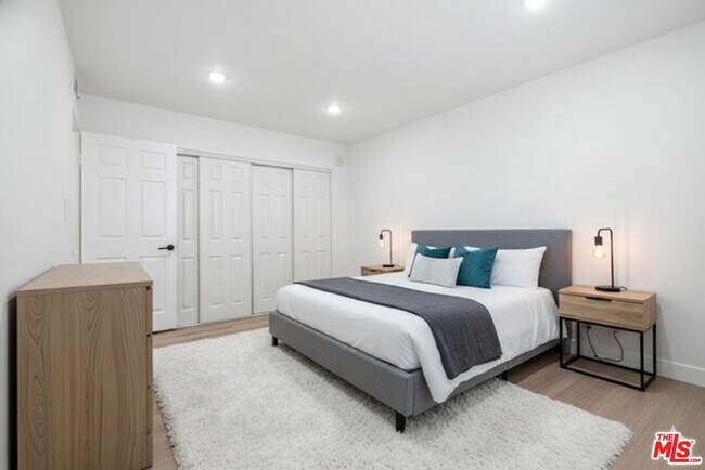 Building Photo - 3321 Keystone Av