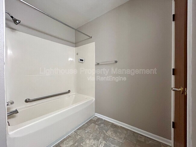 Building Photo - 585 W Randall St