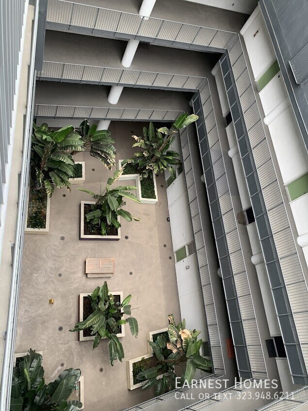 Building Photo - 200 N San Fernando Rd