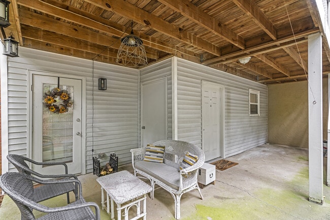 Building Photo - 6800 Glenridge Dr