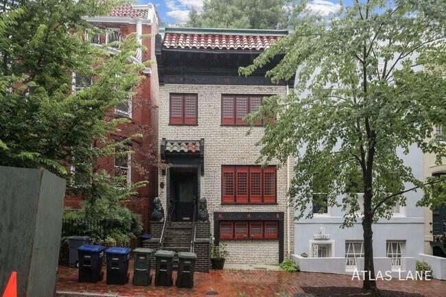 Building Photo - Professionally Managed & Recently Renovate...