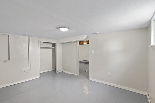 Building Photo - 7007 Paisley Dr