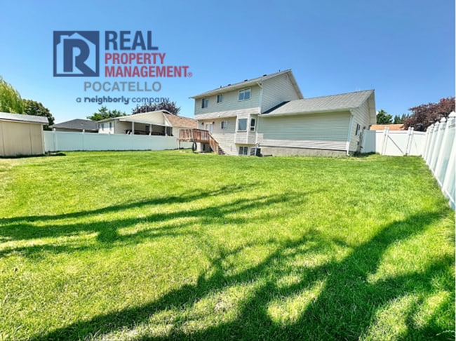 Building Photo - 5 Bedroom 3.5 Bath House - Pet Friendly