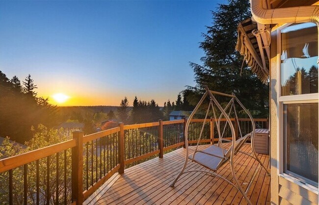 Building Photo - 4 Bed, 2.5 Bath Conveniently-located Single-family House Available for Rent!