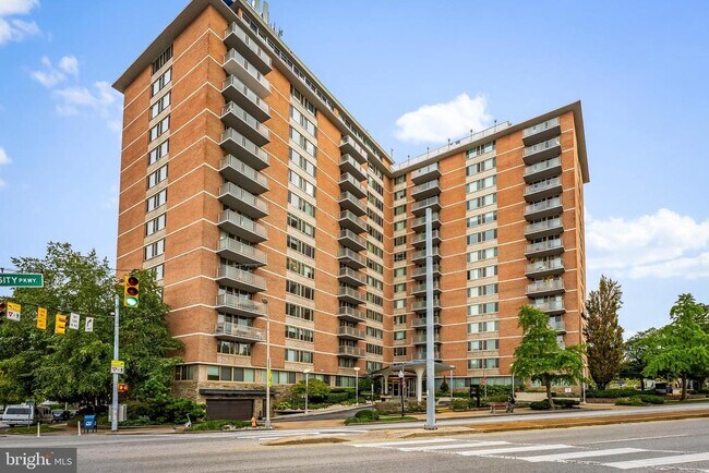 Building Photo - 1 E University Pkwy