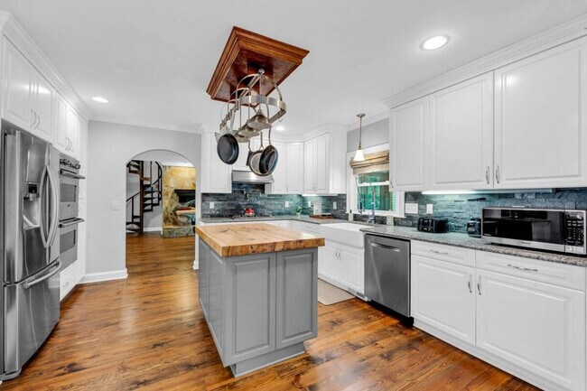 Building Photo - 115 Wexford Pl