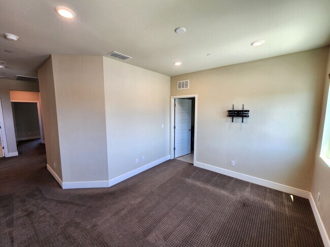 Building Photo - 4549 Maple Crest St