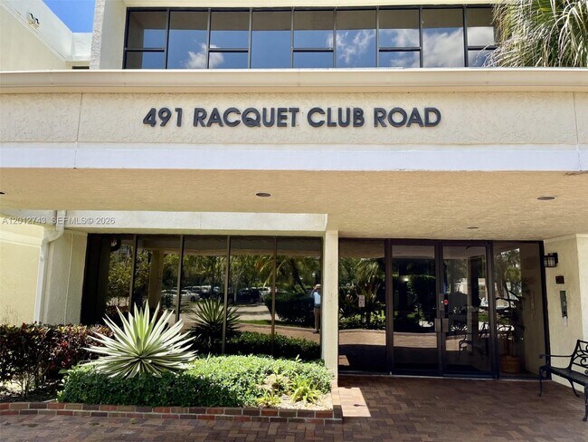 Building Photo - 491 Racquet Club Rd