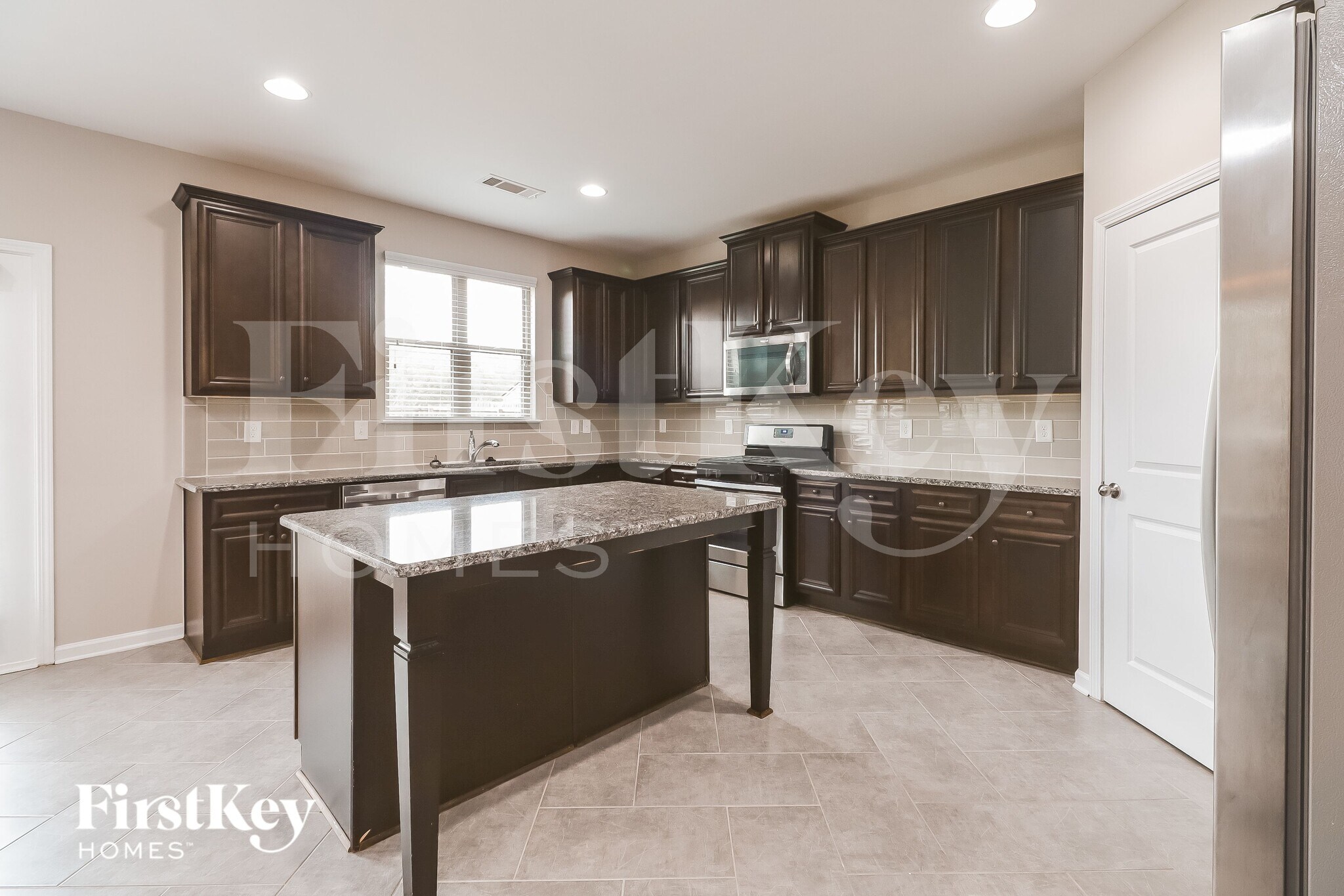 Building Photo - 175 Craines View