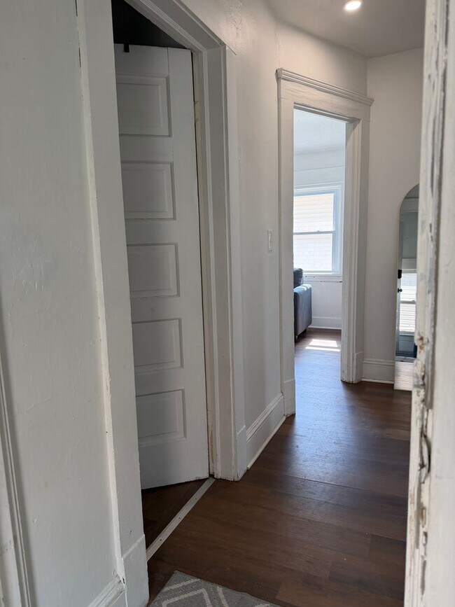 Building Photo - Charming Lakewood Duplex